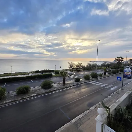 Angolo Blu Fronte Mare Lägenhet